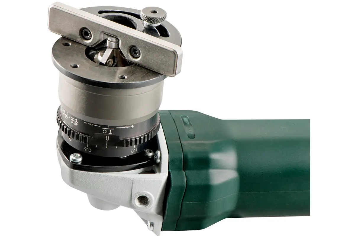 Thiết kế máy vát mép KFM 9-3 RF gọn, đầu phay mảnh và tay cầm vòng điều chỉnh không cần dụng cụ