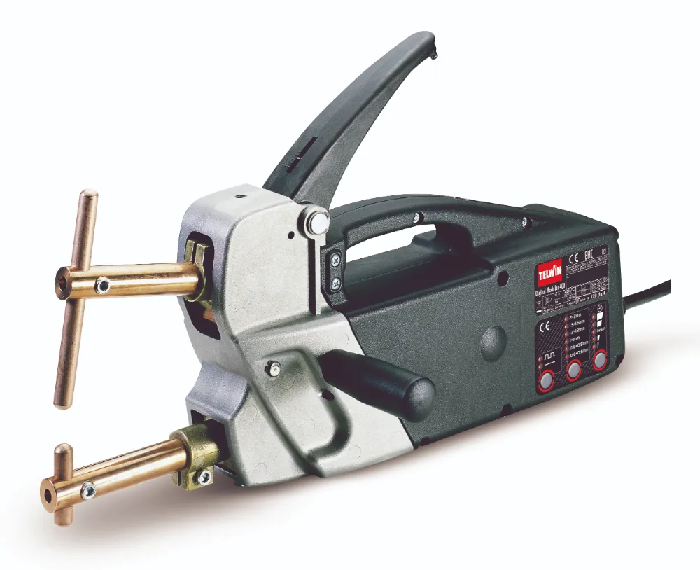 Cụm tay hàn của DIGITAL MODULAR 400 tích hợp, kết cấu gọn nhẹ cùng bảng điều khiển trực quan, dễ thao tác
